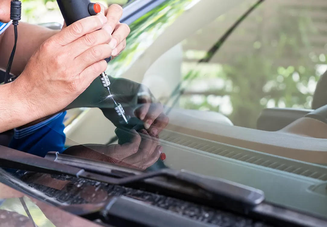 Mobile windshield crack repair technician in Virginia Beach